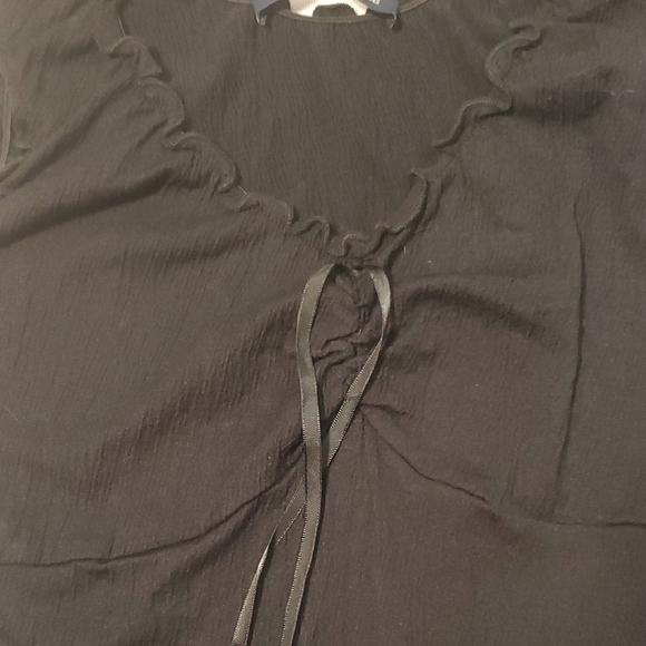 Brandy Melville Black Ruffle Tie-Front Malena Crop Top NWT One Size - Picture 4 of 12